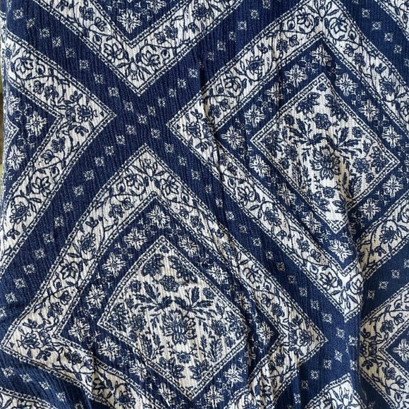 Blue and White Floral Print midi skirt - Picture 4 of 6